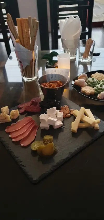 Bar Alibi 2