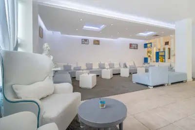 Хотел Сенди Бей (Sandy Bay Hotel)