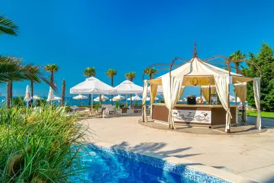 Хотел Сенди Бей (Sandy Bay Hotel)