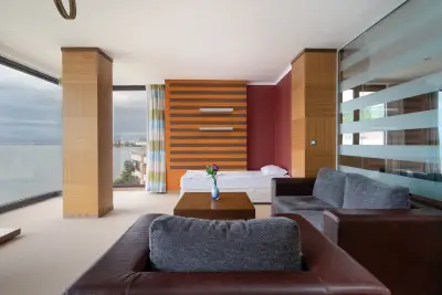 Хотел Сенди Бей (Sandy Bay Hotel)
