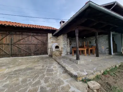 Двете къщи, с. Буйновци - The Two Houses, Buynovtsi village