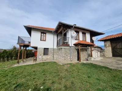 Двете къщи, с. Буйновци - The Two Houses, Buynovtsi village