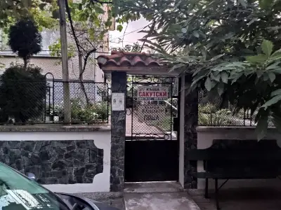 Sakutski House