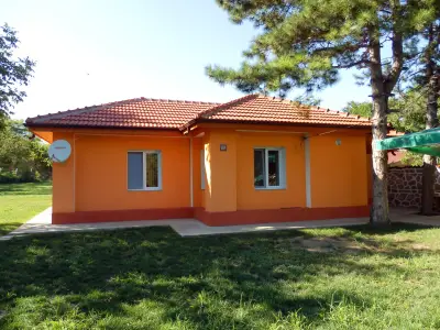 КЪЩА ЗА ГОСТИ ТОТИ