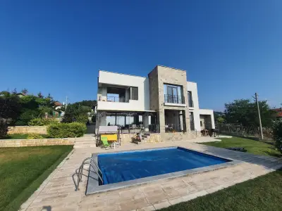 Villa Poemia- private villa with 4BD, pool and stunning sea view