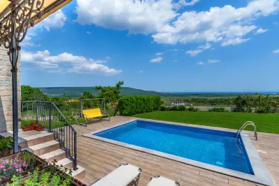Villa Poemia- private villa with 4BD, pool and stunning sea view