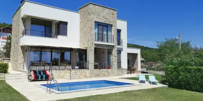Villa Poemia- private villa with 4BD, pool and stunning sea view