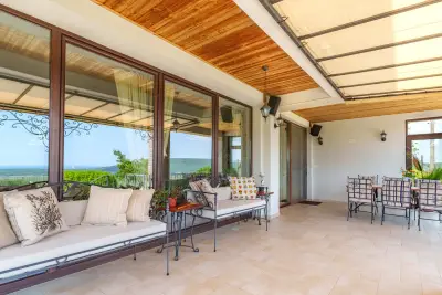 Villa Poemia- private villa with 4BD, pool and stunning sea view