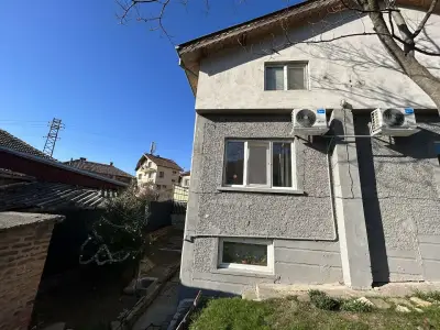 КЪЩА за ГОСТИ ТРАПЕЗИЦА за до 12 ЧОВЕКА с БЕЗПЛАТЕН ПАРКИНГ, ДВОР и ВЕРАНДИ, в ГРАД ВЕЛИКО ТЪРНОВО