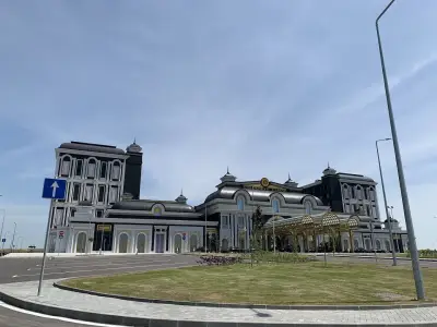 GoldenEye Hotel & Resort