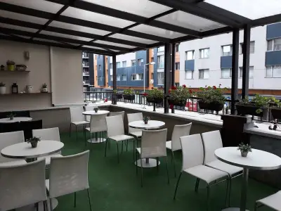 Hotel NIRA