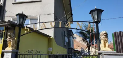 Къща Славяни
