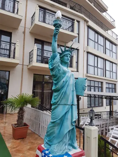 The American Hotel