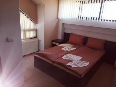 Riskyoff Hotel