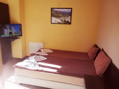 Riskyoff Hotel