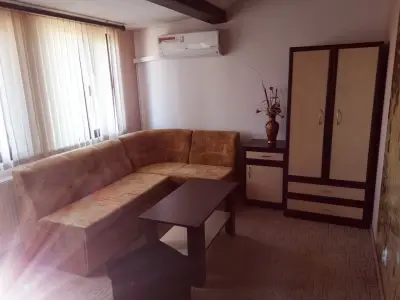 Riskyoff Hotel