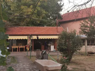 Вила "Монтана" - къща за гости "Жълтата къща"