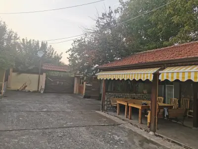 Вила "Монтана" - къща за гости "Жълтата къща"