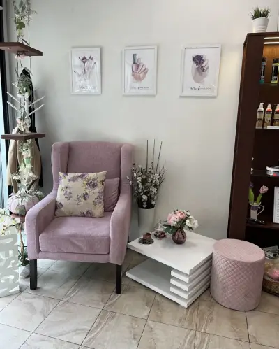 Hellan Nails Room & Hair