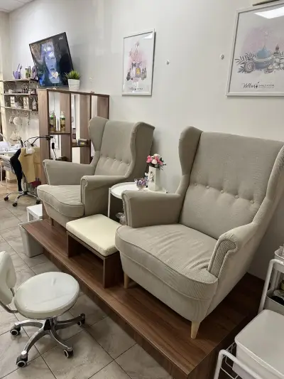 Hellan Nails Room & Hair