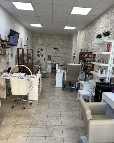 Hellan Nails Room & Hair
