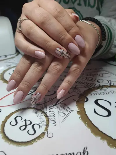 Sis nails & makeup studio SEVLIEVO