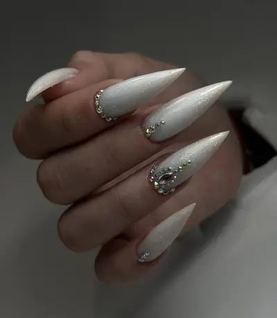 Bl_nails