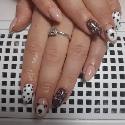 Danaila Art - Маникюр, Ноктопластика, Педикюр, Медицински Педикюр, Миглопластика, Оформяне и боядисване на вежди