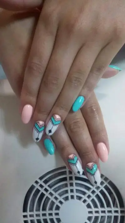 Danaila Art - Маникюр, Ноктопластика, Педикюр, Медицински Педикюр, Миглопластика, Оформяне и боядисване на вежди