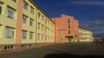 Средно училище „Елин Пелин“