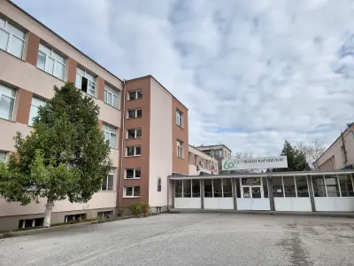 Средно училище „Любен Каравелов“