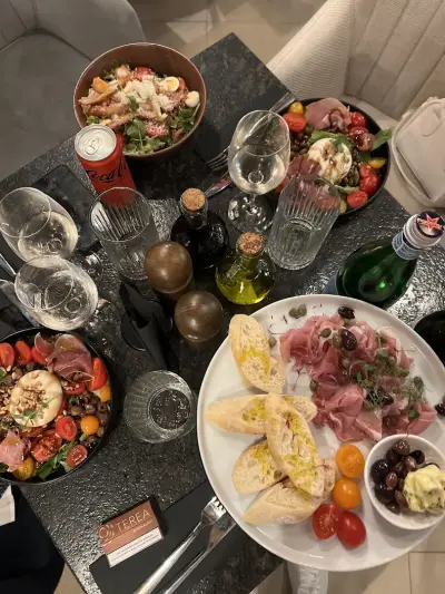 NOA Bar & Brunch
