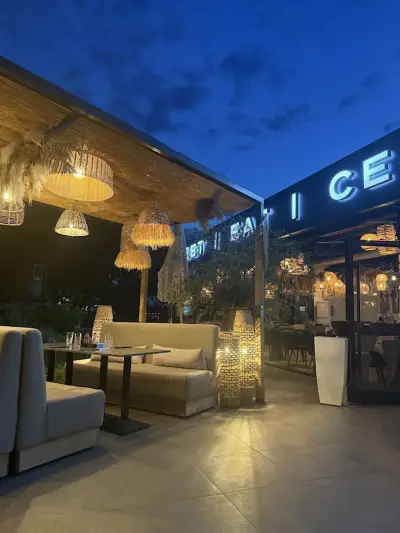 NOA Bar & Brunch