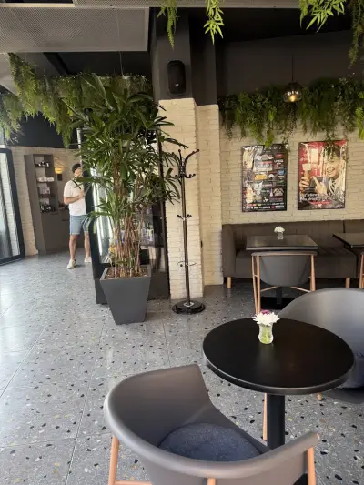 Cafe Mistral
