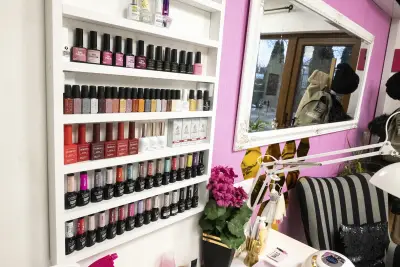 Hair and nails studio Pink