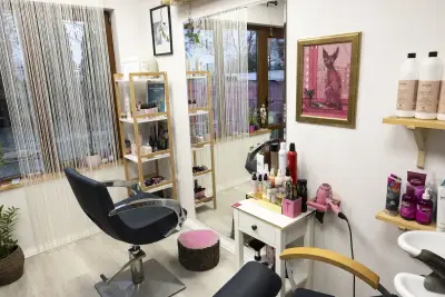 Hair and nails studio Pink