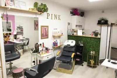 Hair and nails studio Pink