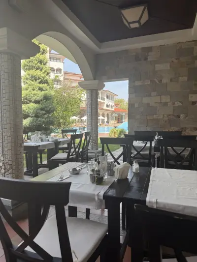 DOLPHIN Fish Restaurant & Poolbar