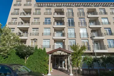 Dawn Park Complex