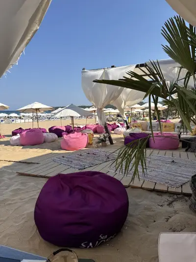 Sea Snobs Beach Bar