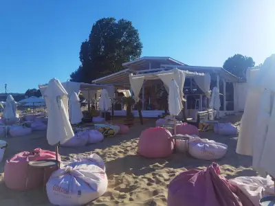Sea Snobs Beach Bar