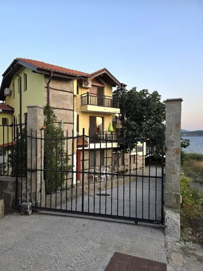 Apartments Elinor Budjaka