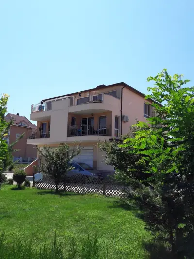Hotel Black Sea - Breakfast, Pool & Free Parking