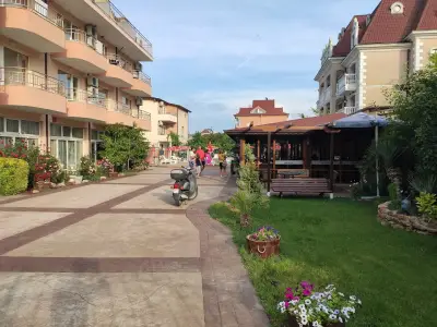 Hotel Black Sea - Breakfast, Pool & Free Parking