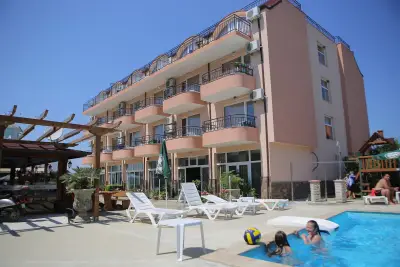 Hotel Black Sea - Breakfast, Pool & Free Parking