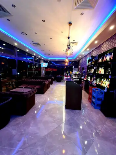 Refresh Cafe & Bar