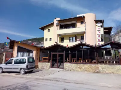 "Алекс"