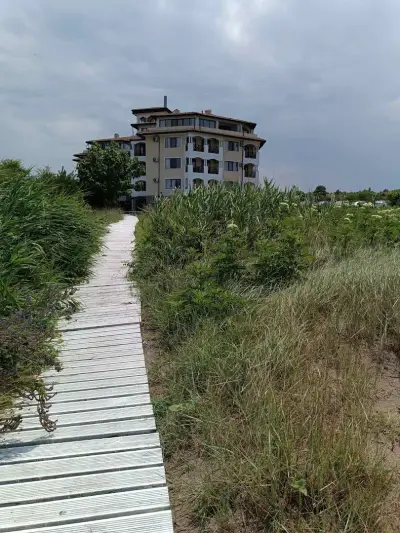 Toma's Residence - Front Beach
