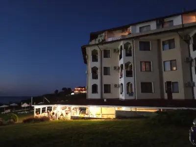 Toma's Residence - Front Beach