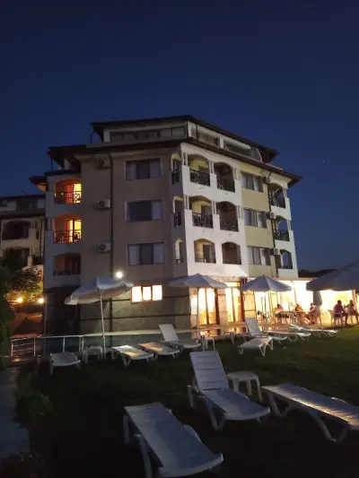 Toma's Residence - Front Beach